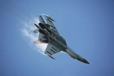 Loạt tiêm kích và máy bay ném bom Nga diễn tập tấn công 'sở chỉ huy đối phương' gần Kaliningrad