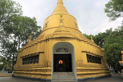 Ngôi chùa gây ấn tượng với bảo tháp vàng ở Huế, có tượng Phật đứng, Phật nằm