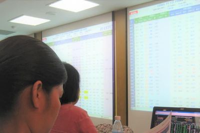 VN-Index mất mốc 1.800 điểm: Nhà đầu tư chờ đợi tín hiệu từ định giá mới