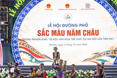 Ấn tượng Lễ hội đường phố 'Sắc màu năm châu' tại Hà Nội