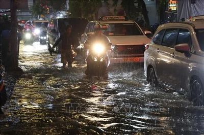 Khuyến cáo không cố vượt vùng ngập, bảo đảm an toàn giao thông