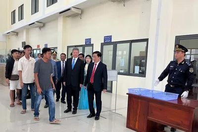 Khai trương cặp cửa khẩu quốc tế đường bộ Khánh Bình - Chrey Thom