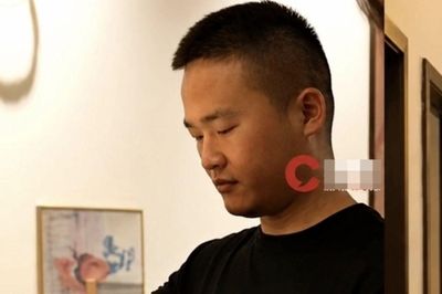 Người đàn ông 'hái' tiền tỷ nhờ... gãi ngứa