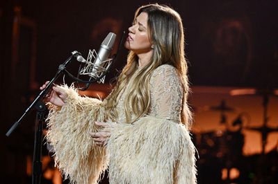 Kelly Clarkson: 'Không nên để AI cạnh tranh với con người'