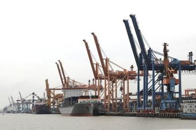 Xuất siêu trở lại sau 9 tháng liên tiếp nhập siêu
