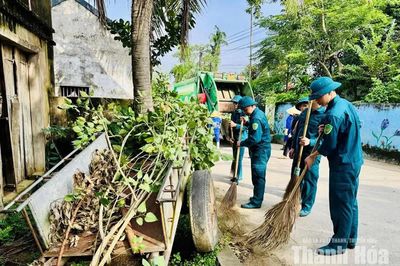 Chặn dịch bệnh giao mùa từ sớm, từ xa