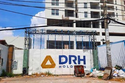 HOSE đưa cổ phiếu DRH, VPG, PLP vào diện kiểm soát từ 9/10