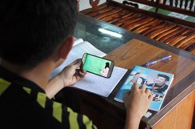 Khi chiếc điện thoại trở thành đồ dùng học tập
