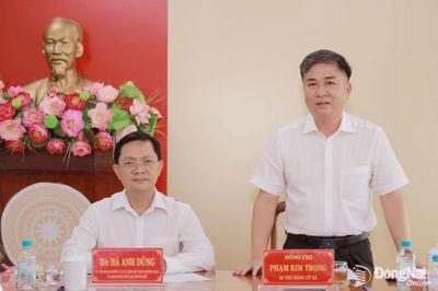 Ủy viên Ban Thường vụ Thành ủy, Phó Chủ tịch Thường trực Ủy ban MTTQ Việt Nam thành phố Hà Anh Dũng làm việc với xã Phú Trung
