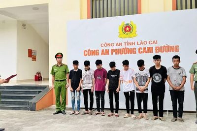 Lào Cai: 4 thanh thiếu niên mang hung khí, lạng lách, đánh võng bị khởi tố