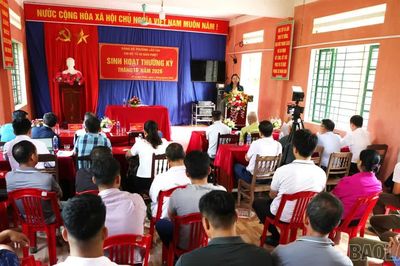 Phó Bí thư Tỉnh ủy Giàng Thị Dung dự sinh hoạt chi bộ, nắm tình hình cơ sở tại phường Lào Cai