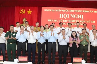 Trưởng Ban Tổ chức Trung ương Nguyễn Duy Ngọc tiếp xúc cử tri tại Cần Thơ