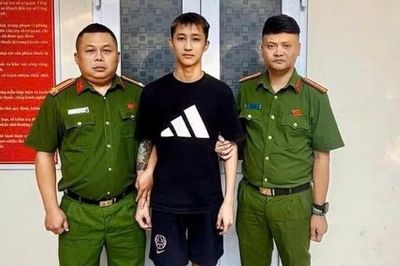 Vận động đối tượng truy nã ra đầu thú