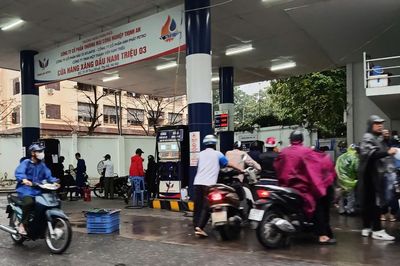 Doanh nghiệp xăng dầu không găm hàng chờ tăng giá