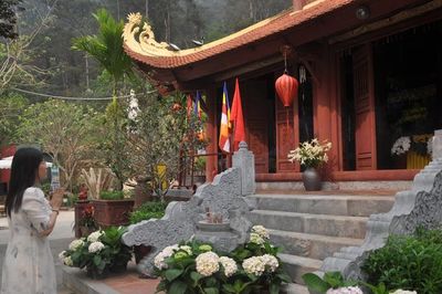 Đến chùa, hãy biết mình đang ở đâu