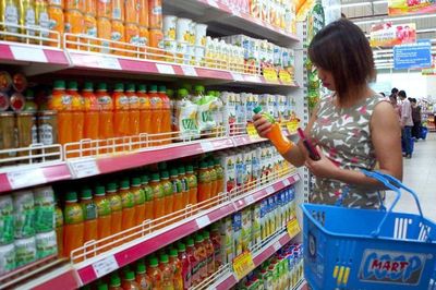 Tại sao nước uống luôn được đặt ở phía cuối cửa hàng tiện lợi hay siêu thị?