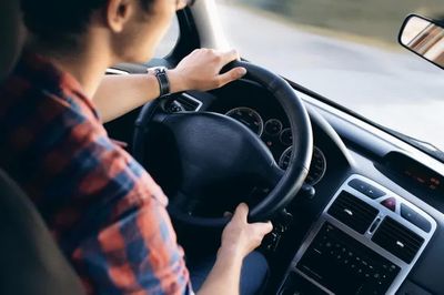 5 thói quen lái xe khiến ô tô càng ngày càng hao xăng