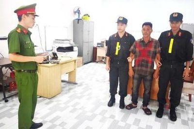 Bắt giam đối tượng say xỉn còn điều khiển xe mô tô, tấn công CSGT khi bị đo nồng độ cồn