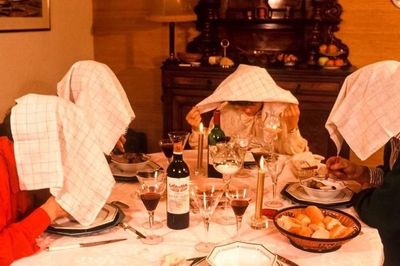 Vì sao người Pháp phải che mặt khi ăn món chim họa mi nướng?
