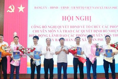 Xã Trần Phú kiện toàn tổ chức các phòng chuyên môn