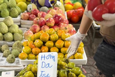 Tiểu thương chia sẻ cách phân biệt hồng da tre với các loại hồng giá rẻ đang bán đầy thị trường