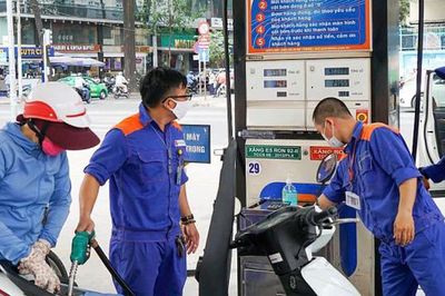 Giá xăng dầu tăng liên tiếp, Bộ Công Thương chỉ đạo nóng