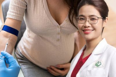 Sàng lọc trước sinh: Ai nên làm xét nghiệm và khi nào?