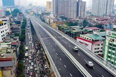 Bố trí 3 làn xe ô tô đường Vành đai 3 trên cao không phù hợp