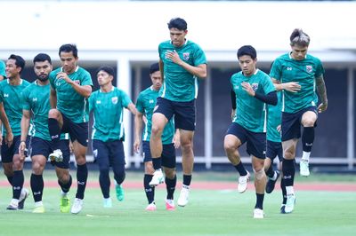 Hai nhân chứng cho thời đại vàng son của tuyển Thái Lan