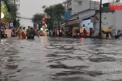 [Video] Thành phố Hồ Chí Minh khuyến cáo không cố vượt vùng ngập, bảo đảm an toàn giao thông