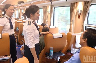 [Ảnh] Trải nghiệm đoàn tàu du lịch 'Cố đô Huế-Phong Nha: Hành trình di sản thế giới'