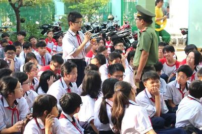Đừng đợi người trẻ bước qua ranh giới