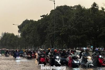 Từ những trận mưa lớn ở TPHCM: Bao giờ đường về nhà hết ngập?