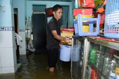 TPHCM khẩn cấp ứng phó mưa giông, đỉnh triều 'khủng' cuối tháng 10