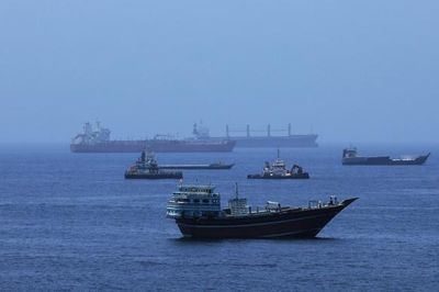 Dòng dầu qua Hormuz phục hồi, thị trường vẫn chịu nhiều sức ép