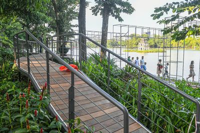 Cận cảnh cầu cạn độc đáo sắp hoàn thiện bên hồ Hoàn Kiếm