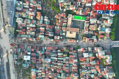 Cận cảnh thi công mở rộng 'ngõ khổ' 381 Nguyễn Khang ở Hà Nội