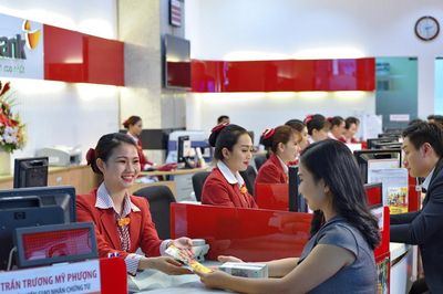 Biểu lãi suất huy động HDBank tháng 10/2026: Gửi tại quầy cao nhất 7,6%/năm