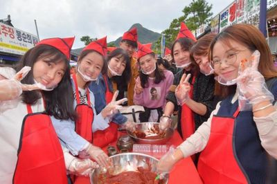 Lễ hội Hàn Quốc tôn vinh những hũ tương ớt gochujang truyền thống