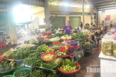 Nguồn cung rau xanh khan hiếm, người tiêu dùng linh hoạt điều chỉnh chi tiêu
