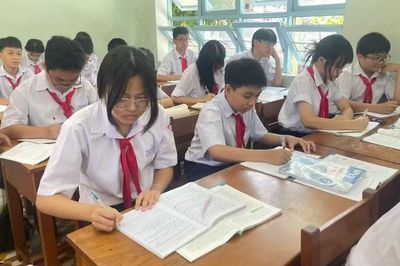 Giảm hơn 50% số trường nhưng vì sao vẫn nơi thừa, nơi thiếu giáo viên?