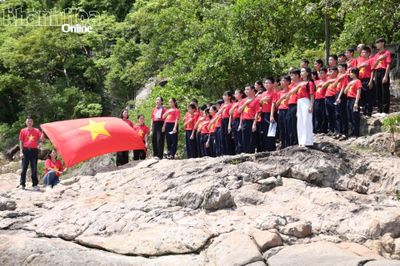 Trường THCS Tây Nha Trang tổ chức "Hành trình về địa chỉ đỏ"