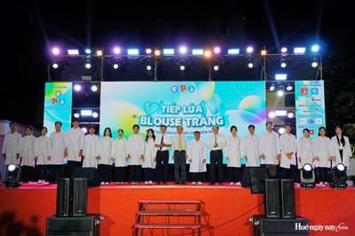 Tiếp lửa Blouse trắng cho tân sinh viên Trường Đại học Y - Dược