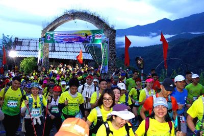 500 nhà báo, vận động viên cùng chinh phục con đường đá cổ PaVi ở Lai Châu
