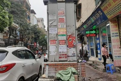 Nhếch nhác "rác quảng cáo" trên các tuyến phố
