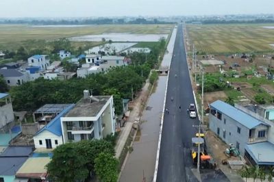 Tăng tốc thi công Đường ngang đê Đáy