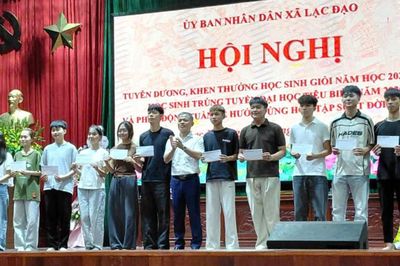 Quỹ khuyến xã Lạc Đạo (Hưng Yên) trao thưởng hơn 130 triệu đồng cho học sinh, giáo viên tiêu biểu