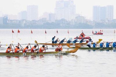 Gần 900 vận động viên hội tụ, Hồ Tây rộn ràng ngày hội thuyền rồng và SUP