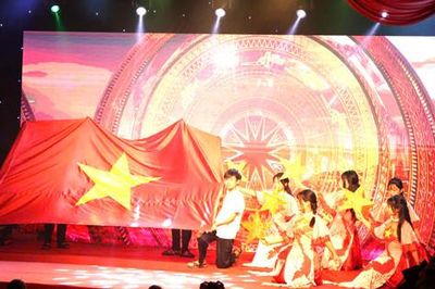 Tam Hưng: Hào hùng chương trình nghệ thuật chào mừng 72 năm Ngày Giải phóng Thủ đô