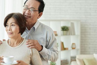 Tuổi già đừng vội về quê hay ở cùng con cái: Ở qua 3 nơi tôi mới thấm thía